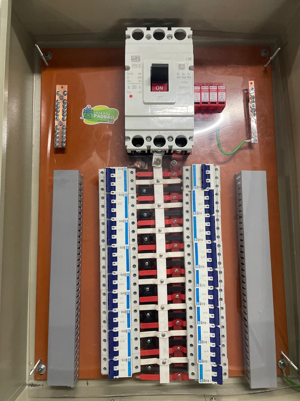 Montagem de Quadro de Distribuição e Disjuntores